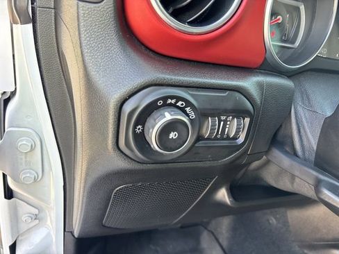 Used 2021 Jeep Wrangler Unlimited Rubicon AWD/4WD image 25