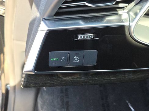 Certified 2025 Audi Q8 Premium AWD/4WD image 32
