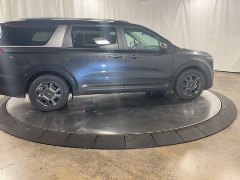 New 2026 Kia Carnival EX FWD image 9