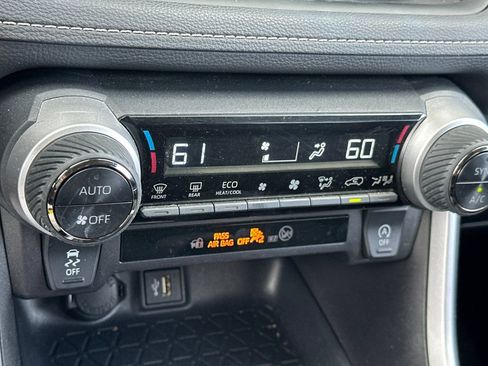 Used 2025 Toyota RAV4 XLE FWD image 19