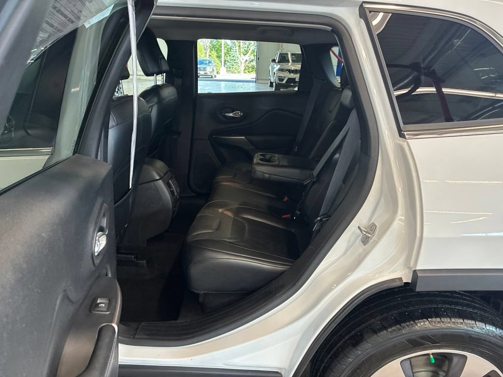 Used 2019 Jeep Cherokee Limited AWD/4WD image 18