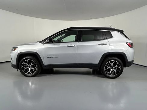 Used 2025 Jeep Compass Limited AWD/4WD image 4