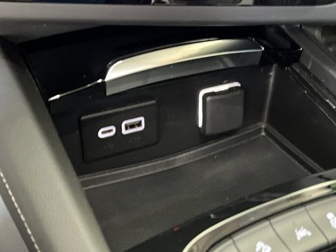 Used 2023 Buick Envision Essence AWD/4WD image 39