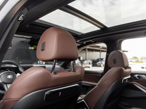 Used 2025 BMW X5 sDrive40i w/ M Sport Package image 25