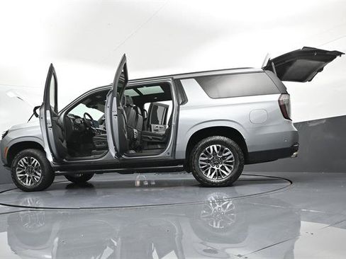 Used 2025 Chevrolet Suburban Z71 w/ Z71 Off-Road Package AWD/4WD image 51