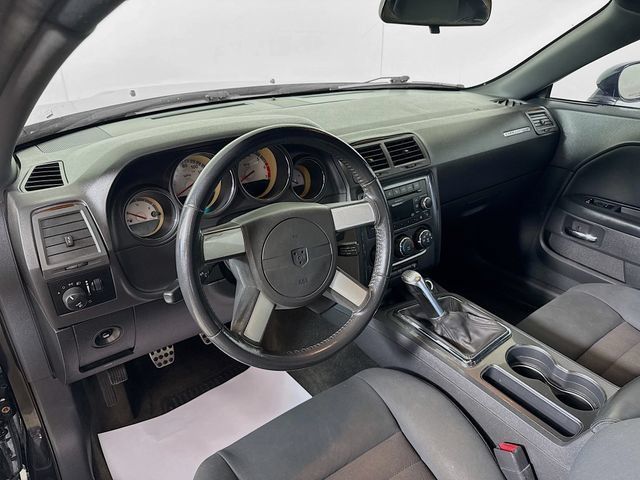 Used 2010 Dodge Challenger R/T RWD image 12