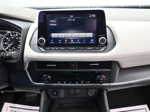 Used 2025 Nissan Rogue SV AWD/4WD image 17