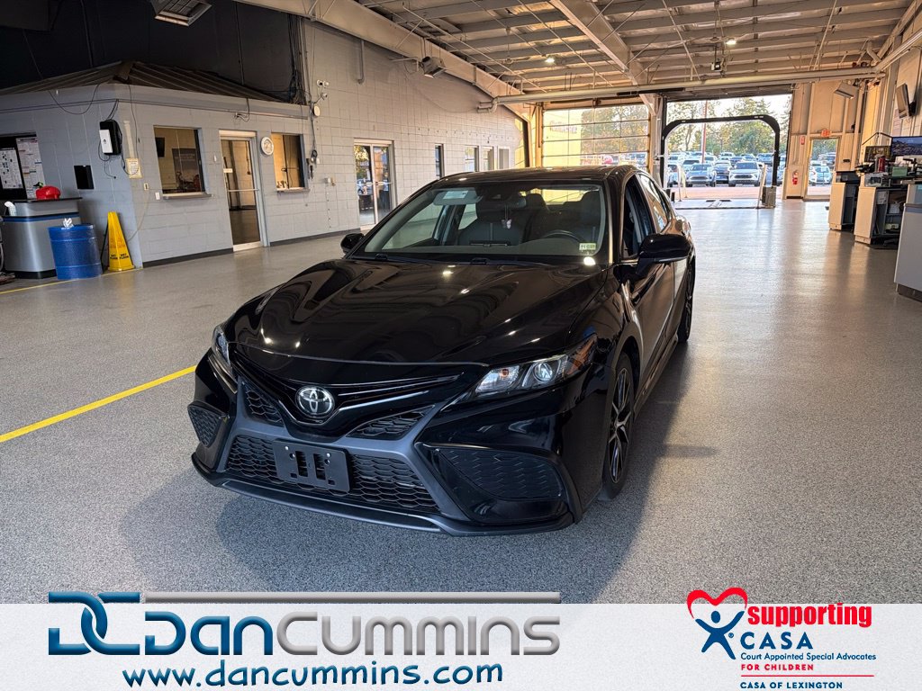Used 2023 Toyota Camry SE w/ Cold Weather Package FWD image 1