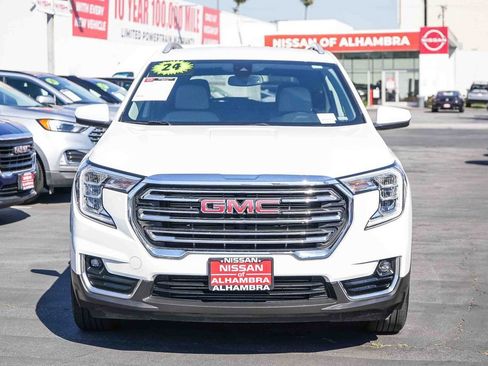 Used 2024 GMC Terrain SLT image 3