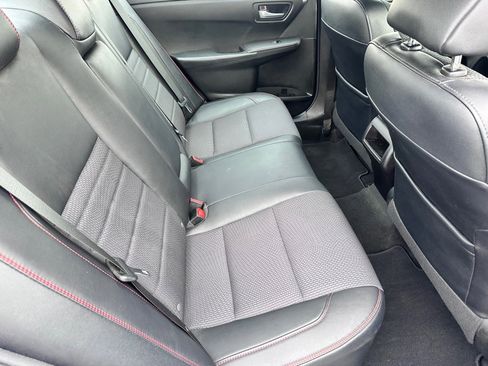 Used 2016 Toyota Camry SE image 8
