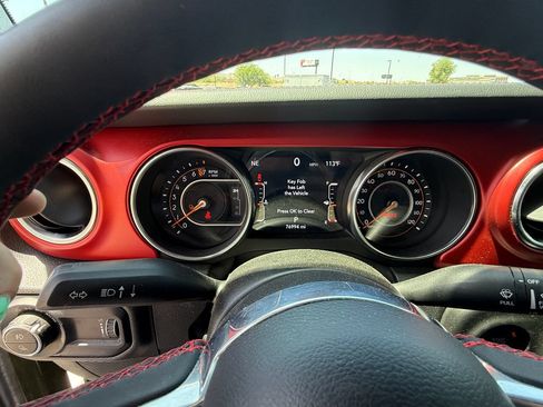 Used 2023 Jeep Gladiator Rubicon w/ LED Lighting Group AWD/4WD image 18