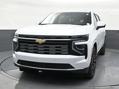 Used 2026 Chevrolet Suburban High Country AWD/4WD image 8