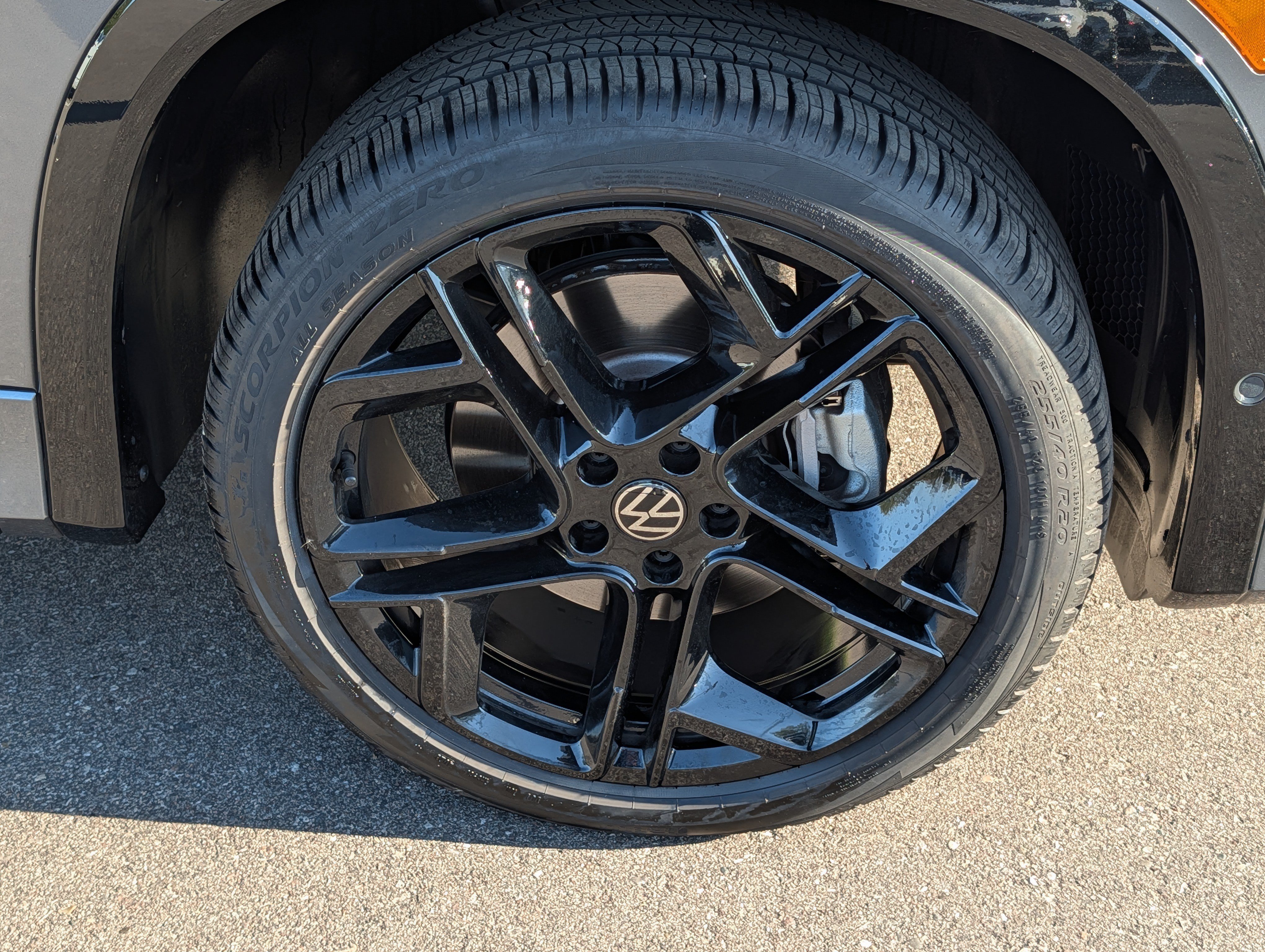 Certified 2026 Volkswagen Tiguan SE R-Line AWD/4WD image 13