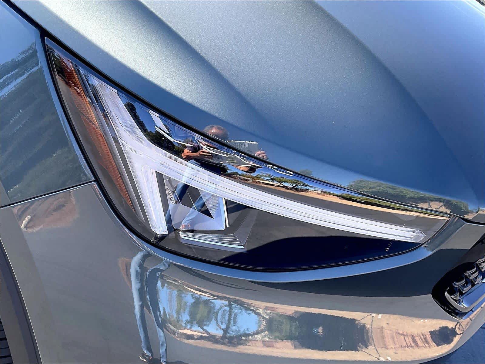 New 2026 Volvo XC40 B5 Plus AWD/4WD image 32