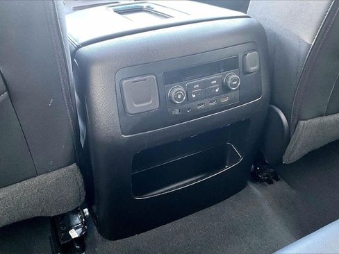 Used 2019 Chevrolet Suburban LT w/ LT Signature Package image 10