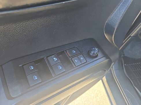 Used 2022 Toyota Tacoma SR image 10