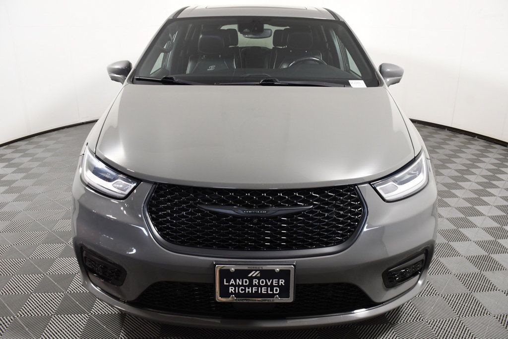 Used 2022 Chrysler Pacifica Limited w/ Uconnect Theater Family Group FWD image 10