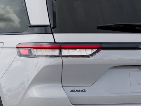 New 2025 Jeep Grand Cherokee Limited w/ Black Appearance Package AWD/4WD image 10