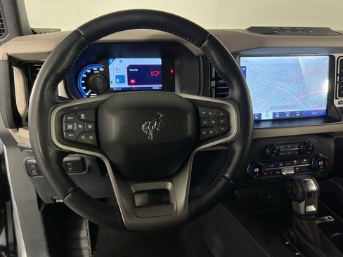 Used 2023 Ford Bronco Wildtrak image 14