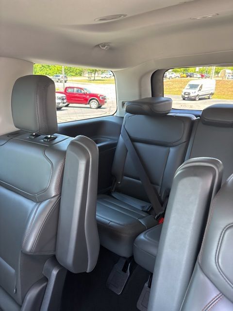 Used 2025 Ford Expedition Active AWD/4WD image 23
