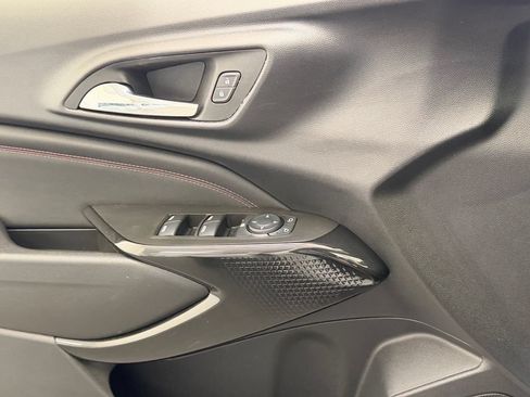 Certified 2024 Chevrolet Trax RS w/ Sunroof Package FWD image 24