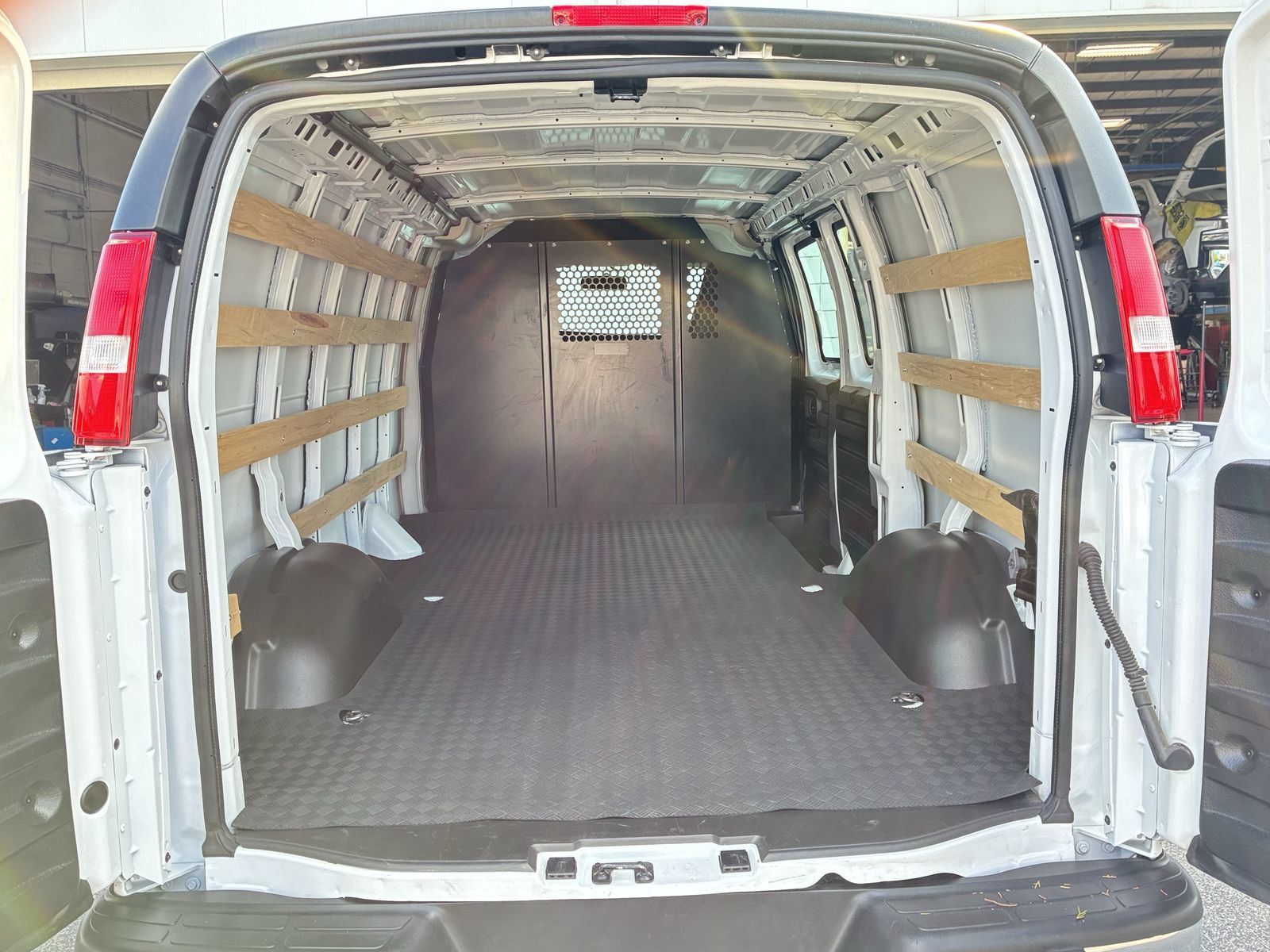 Used 2025 Chevrolet Express 2500 w/ Driver Convenience Package RWD image 20
