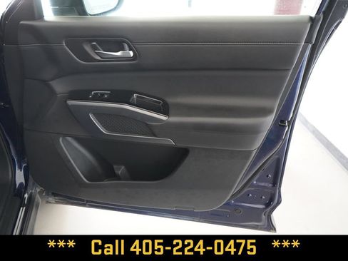 Used 2025 Nissan Pathfinder SL AWD/4WD image 19