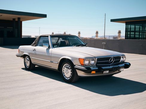 Used 1988 Mercedes-Benz 560 SL image 3
