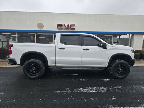 Used 2022 Chevrolet Silverado 1500 ZR2 w/ Technology Package image 2