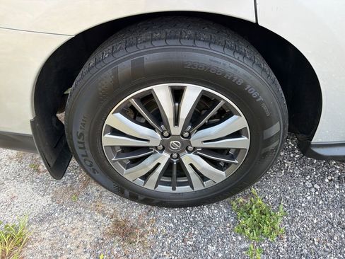 Used 2020 Nissan Pathfinder SL AWD/4WD image 16