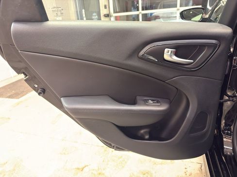 Used 2015 Chrysler 200 S w/ Navigation & Sound Group I image 29