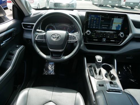 Used 2022 Toyota Highlander Platinum AWD/4WD image 12