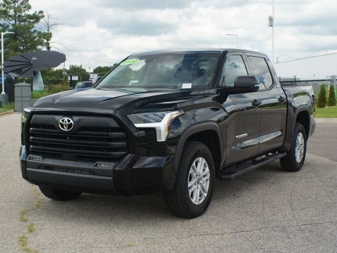 Used 2022 Toyota Tundra SR5 w/ SR5 Convenience Package AWD/4WD image 24
