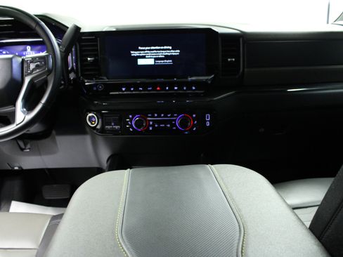 Used 2025 Chevrolet Silverado 2500 ZR2 w/ Technology Package image 19