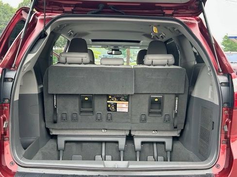 Used 2020 Toyota Sienna XLE w/ XLE Navigation Package AWD/4WD image 9