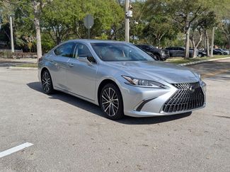 Used 2025 Lexus ES 300h w/ Premium Package video 3
