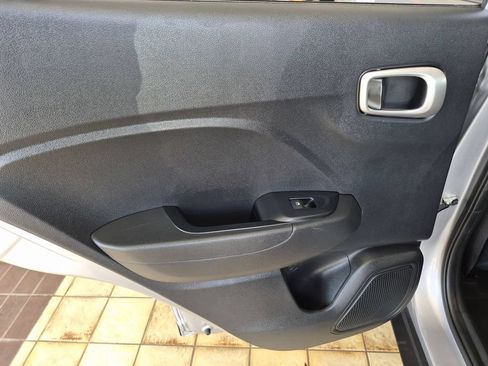 Used 2025 Hyundai Venue SEL FWD image 27