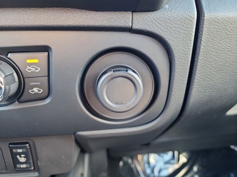 New 2026 Nissan Frontier SV image 17