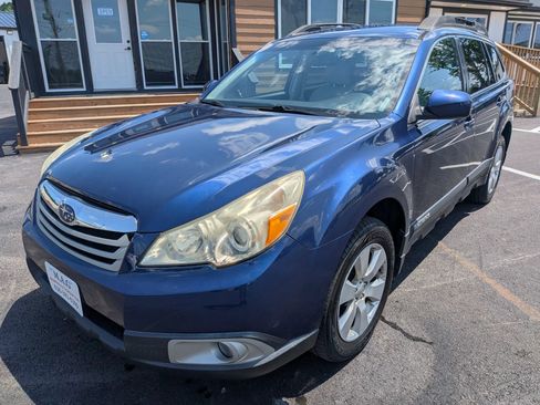 Used 2011 Subaru Outback 2.5i Premium w/ All-Weather Pkg AWD/4WD image 2