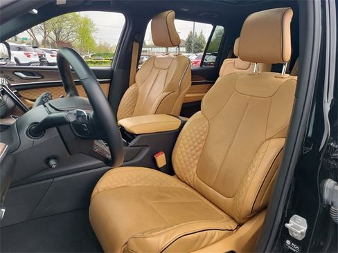 Used 2023 Jeep Grand Cherokee L Summit w/ Luxury Tech Group V image 13