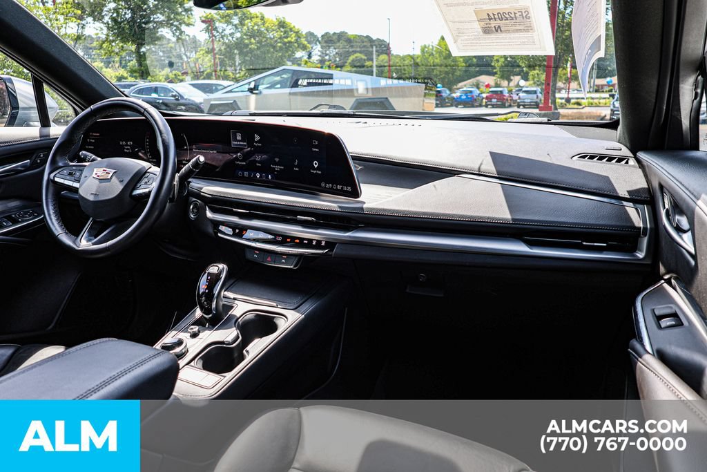 Used 2025 Cadillac XT4 Premium Luxury FWD image 30