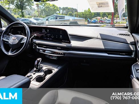 Used 2025 Cadillac XT4 Premium Luxury FWD image 30