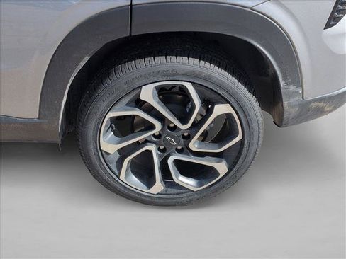 Used 2024 Chevrolet Trax RS w/ Sunroof Package FWD image 14