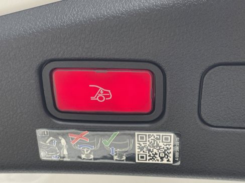 Certified 2024 Mercedes-Benz CLE 450 4MATIC Cabriolet image 20