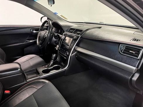 Used 2017 Toyota Camry SE FWD image 11