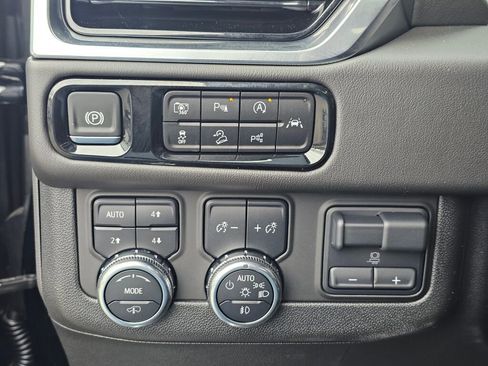 Used 2025 GMC Yukon Denali w/ Denali Reserve Package AWD/4WD image 37