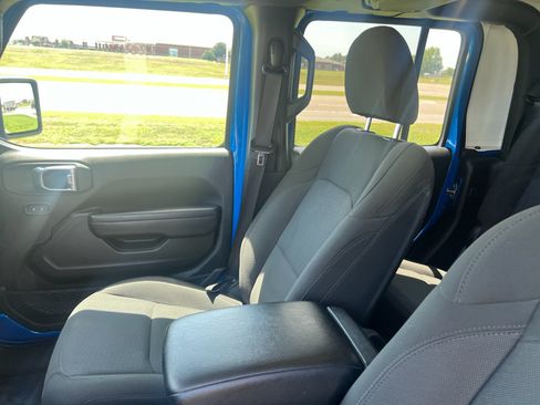Used 2023 Jeep Gladiator Sport AWD/4WD image 20