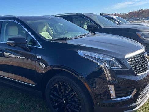 Used 2021 Cadillac XT5 Premium Luxury image 3