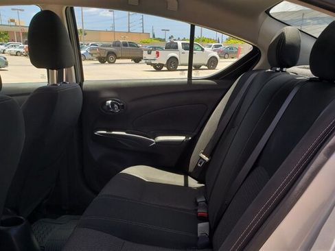 Used 2018 Nissan Versa SV FWD image 11