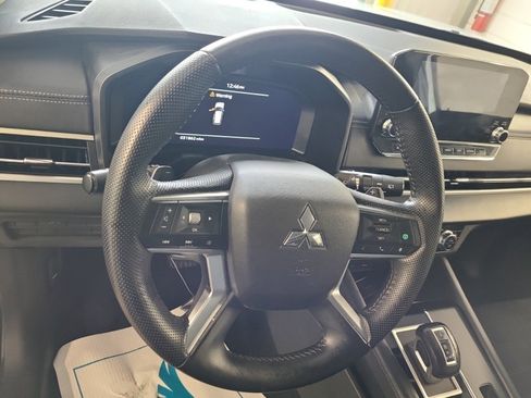 Used 2023 Mitsubishi Outlander SE Black Edition image 6